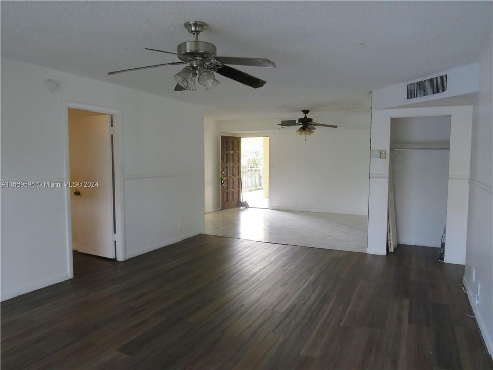 For Sale: $165,000 (3 beds, 2 baths, 1400 Square Feet)