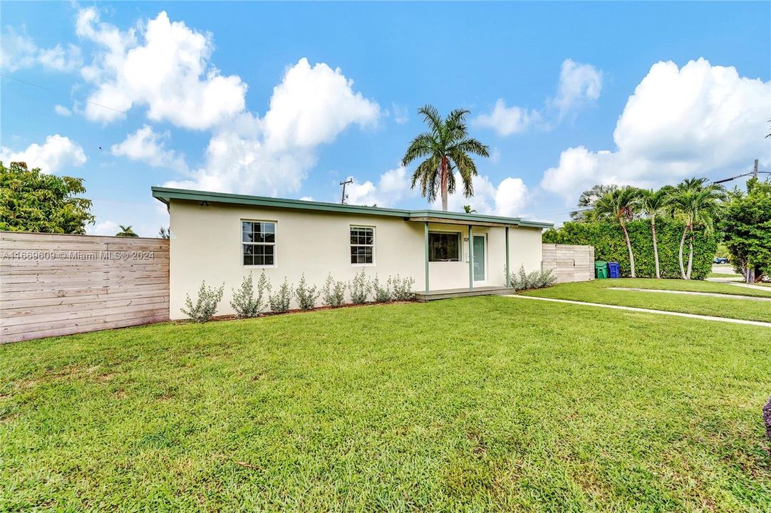 For Sale: $670,000 (4 beds, 2 baths, 1058 Square Feet)