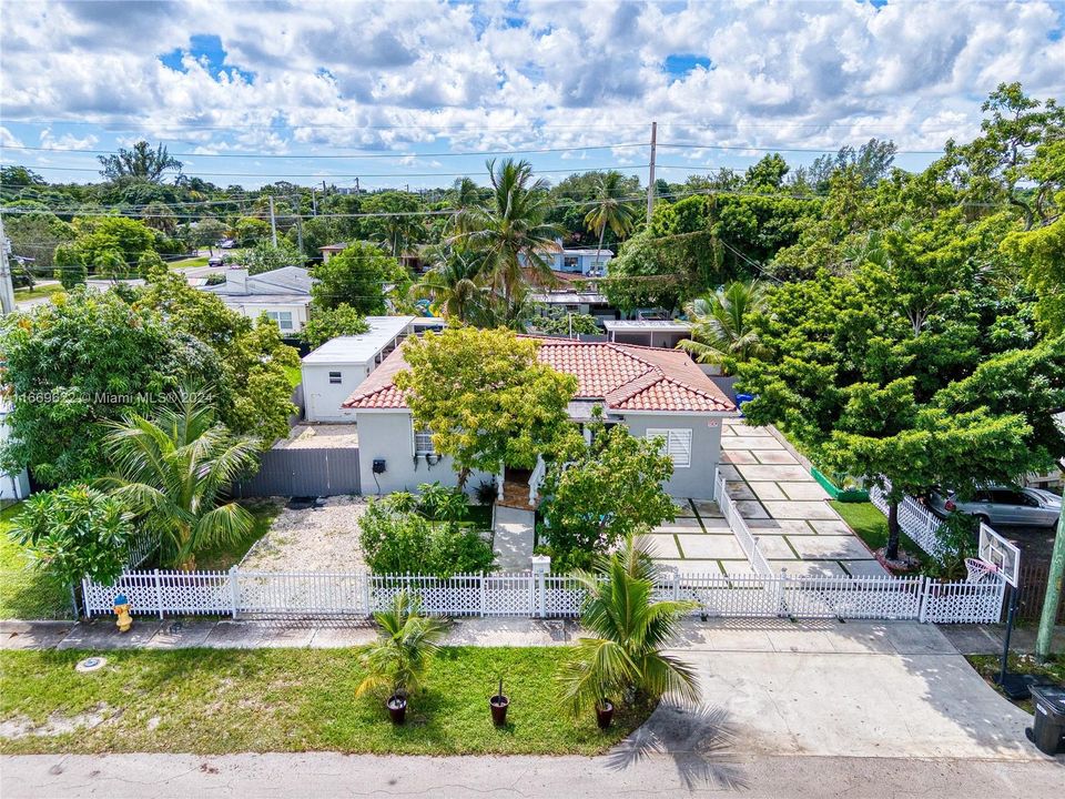 For Sale: $970,000 (3 beds, 2 baths, 1406 Square Feet)