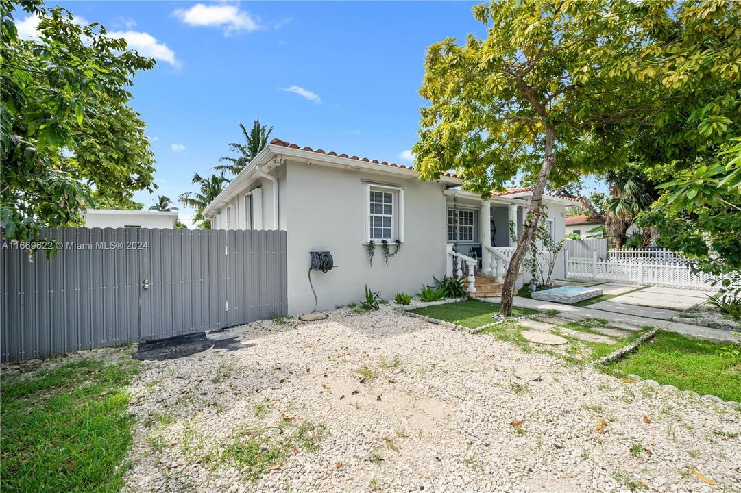 For Sale: $970,000 (3 beds, 2 baths, 1406 Square Feet)