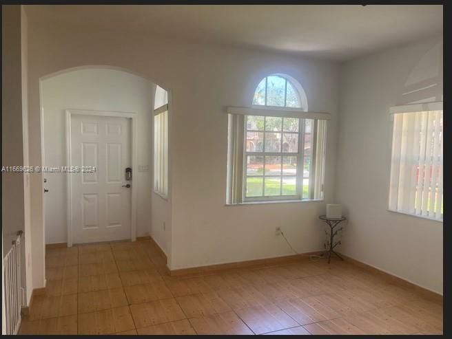 For Rent: $3,450 (3 beds, 2 baths, 1700 Square Feet)