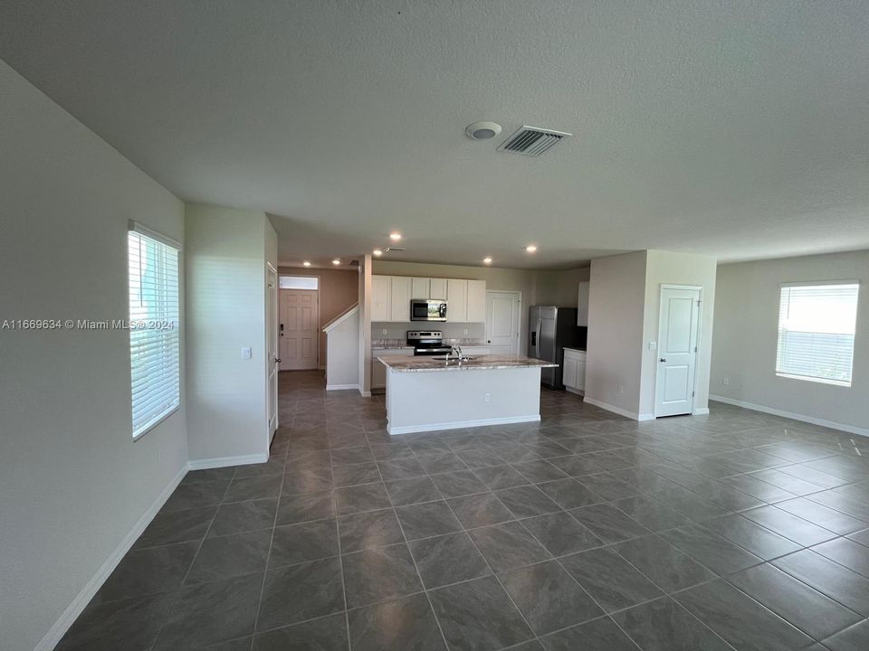 For Rent: $3,300 (4 beds, 2 baths, 0 Square Feet)