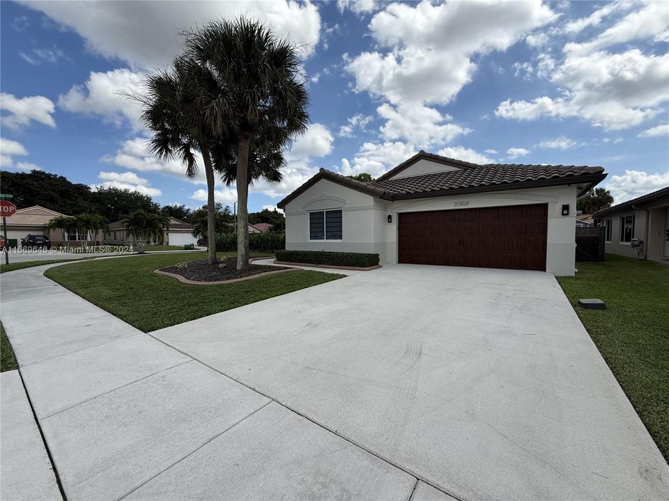 For Sale: $675,000 (4 beds, 2 baths, 1600 Square Feet)