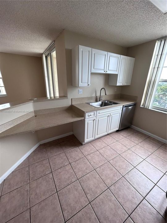 For Rent: $3,250 (3 beds, 2 baths, 1447 Square Feet)