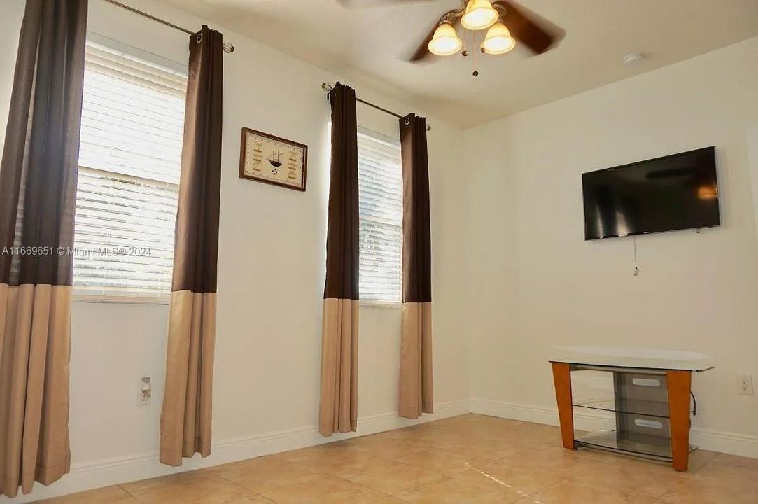 For Rent: $5,000 (4 beds, 2 baths, 2256 Square Feet)