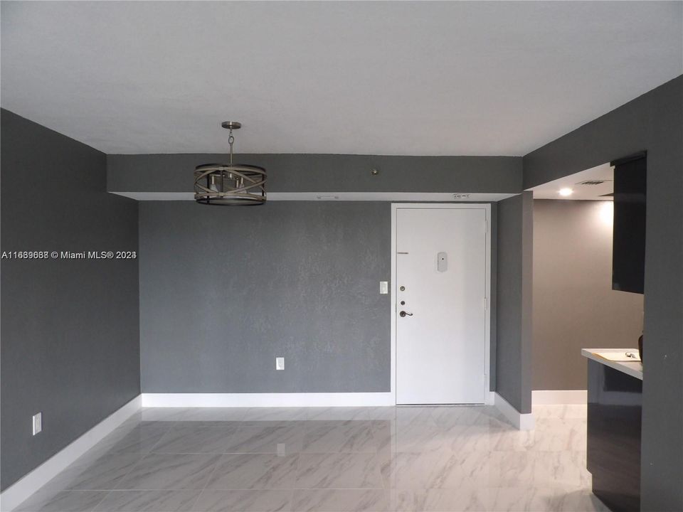 For Sale: $284,900 (2 beds, 2 baths, 980 Square Feet)