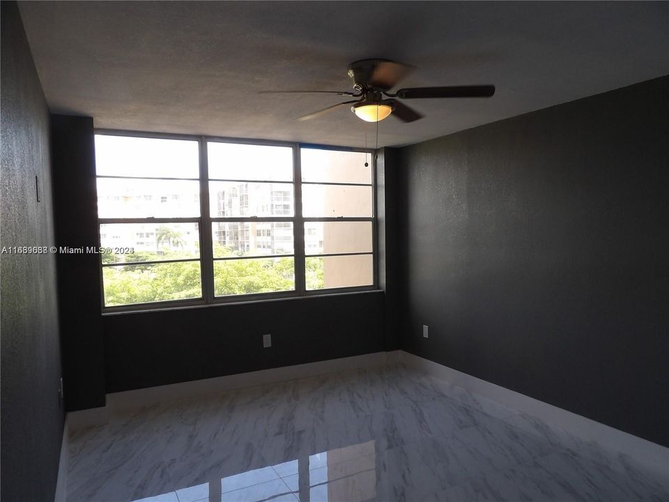 For Sale: $284,900 (2 beds, 2 baths, 980 Square Feet)