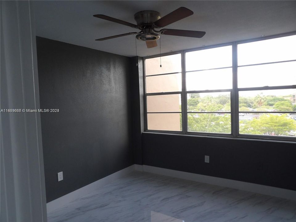 For Sale: $284,900 (2 beds, 2 baths, 980 Square Feet)