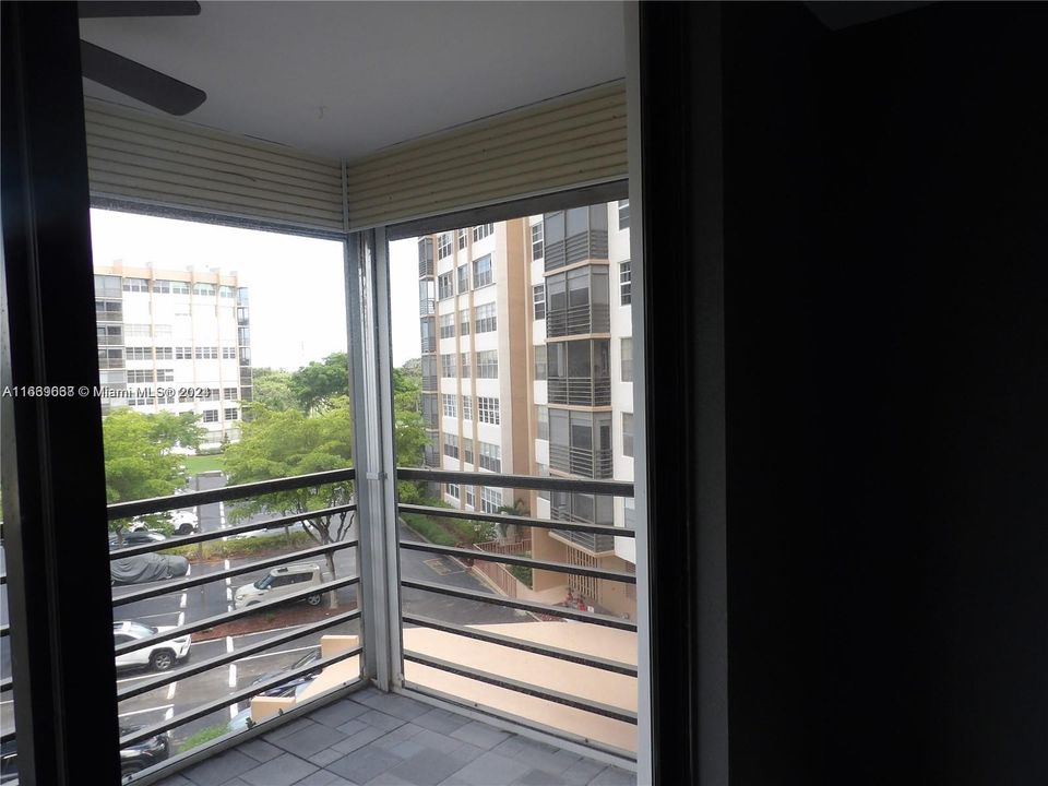 En Venta: $284,900 (2 camas, 2 baños, 980 Pies cuadrados)