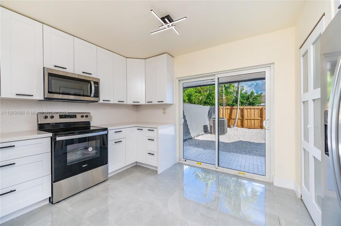 For Sale: $529,000 (2 beds, 2 baths, 1115 Square Feet)