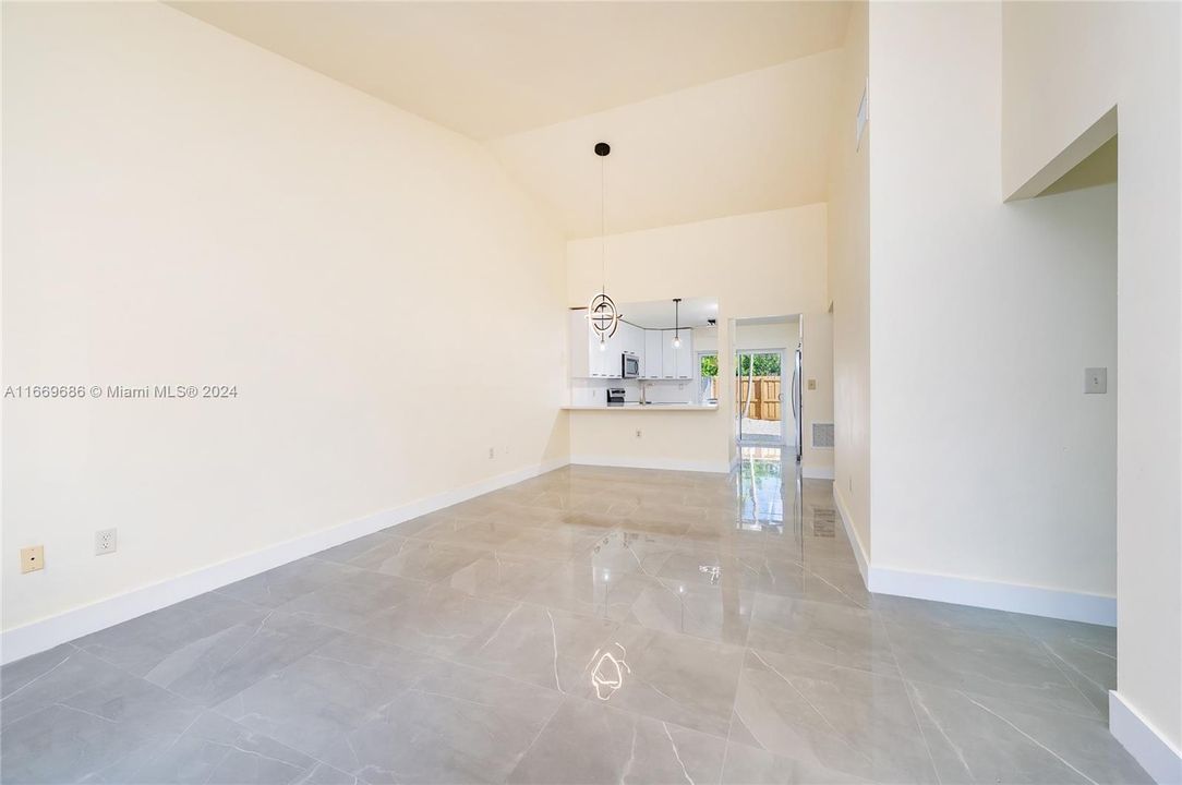 For Sale: $529,000 (2 beds, 2 baths, 1115 Square Feet)