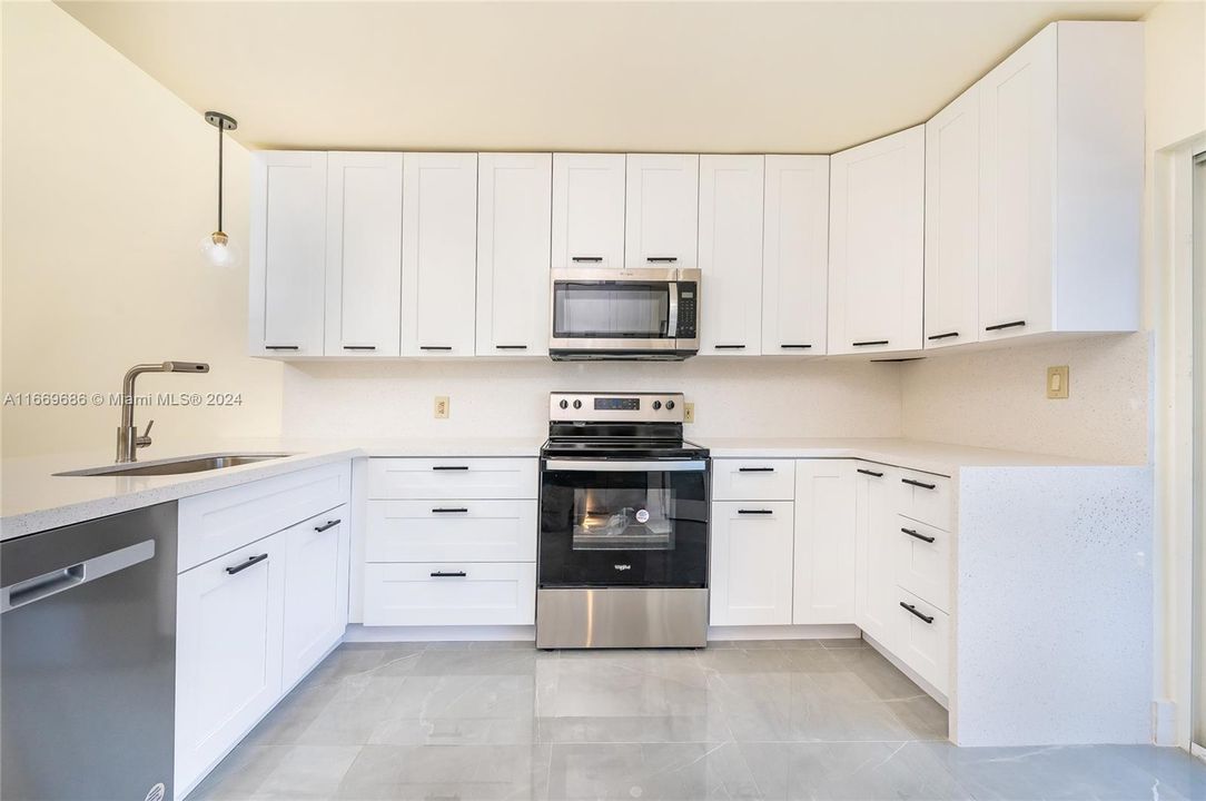 For Sale: $529,000 (2 beds, 2 baths, 1115 Square Feet)