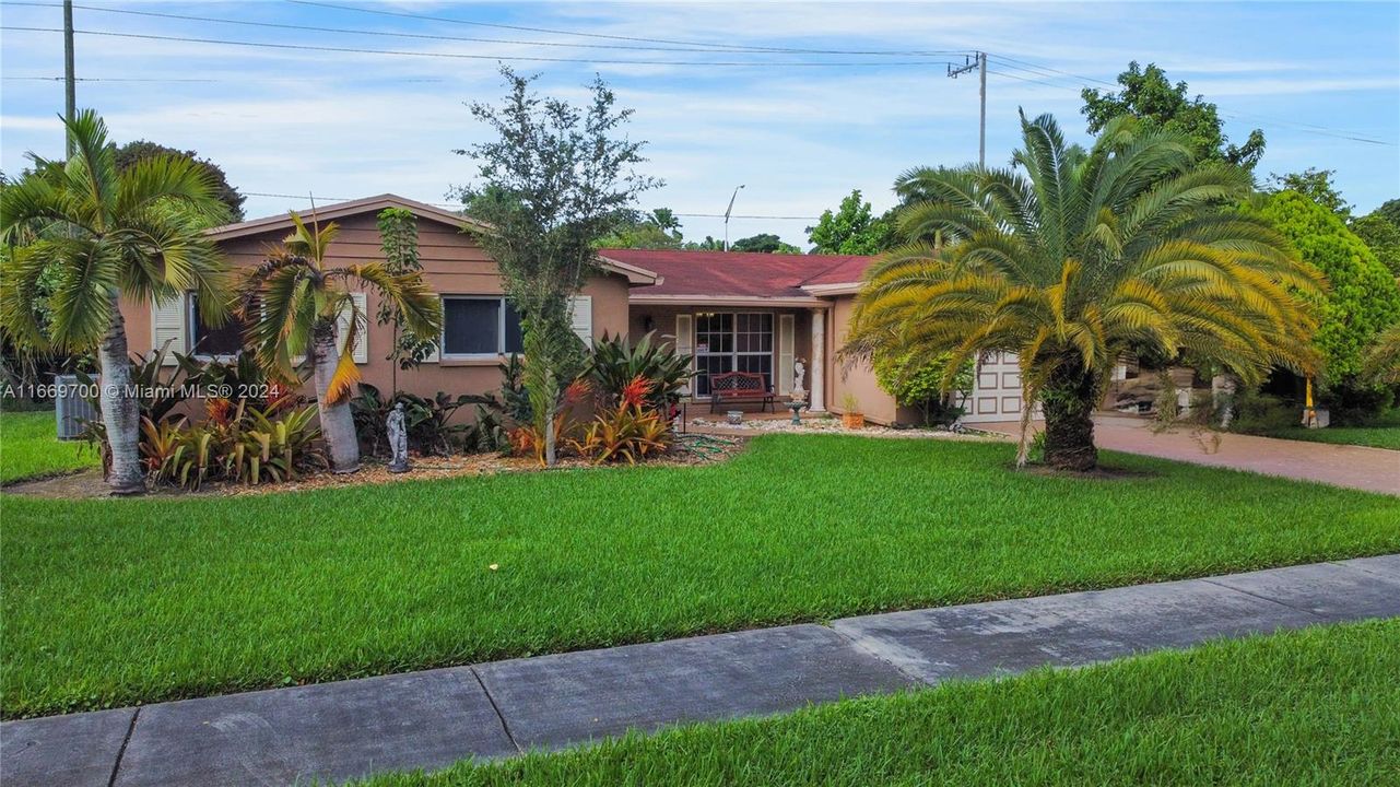 For Sale: $999,000 (4 beds, 3 baths, 2301 Square Feet)