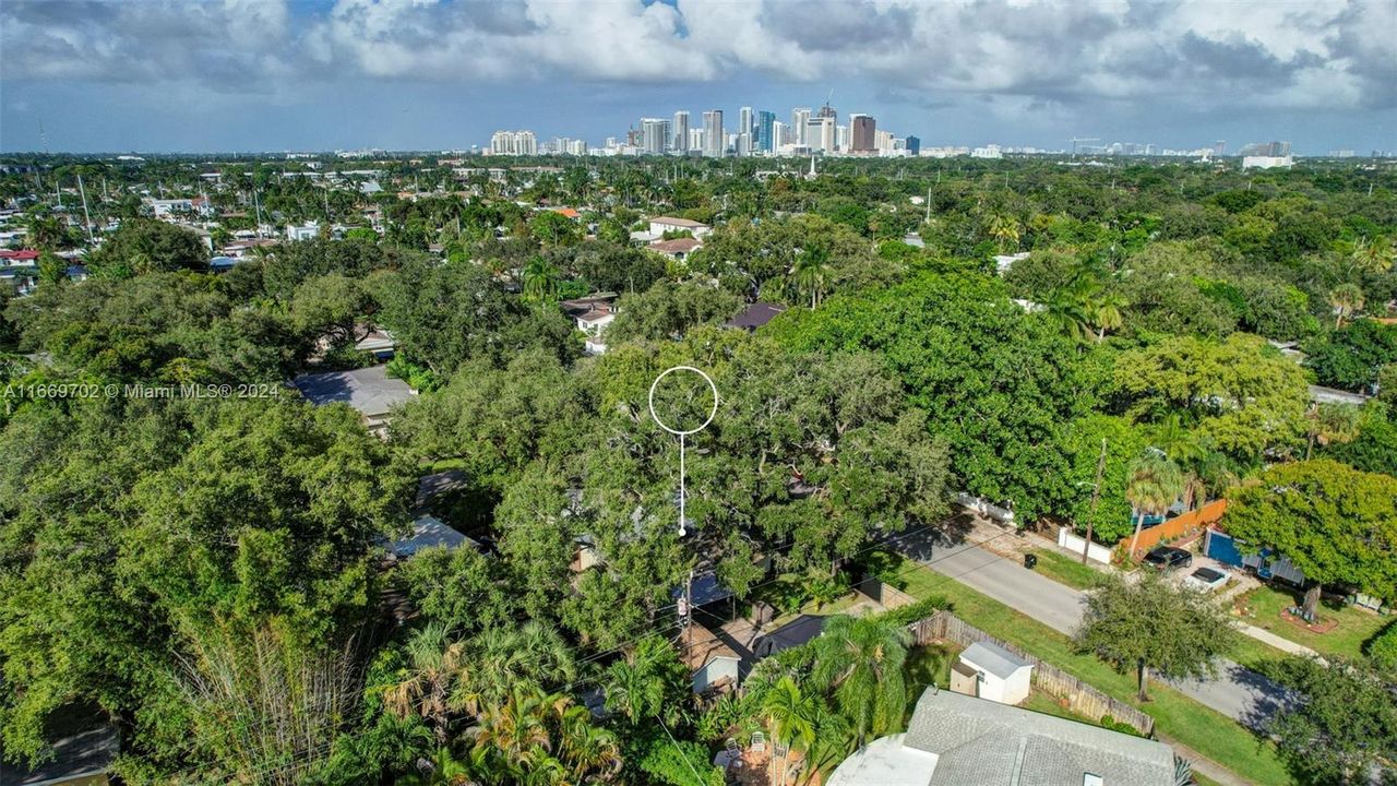 For Sale: $725,000 (2 beds, 2 baths, 1223 Square Feet)