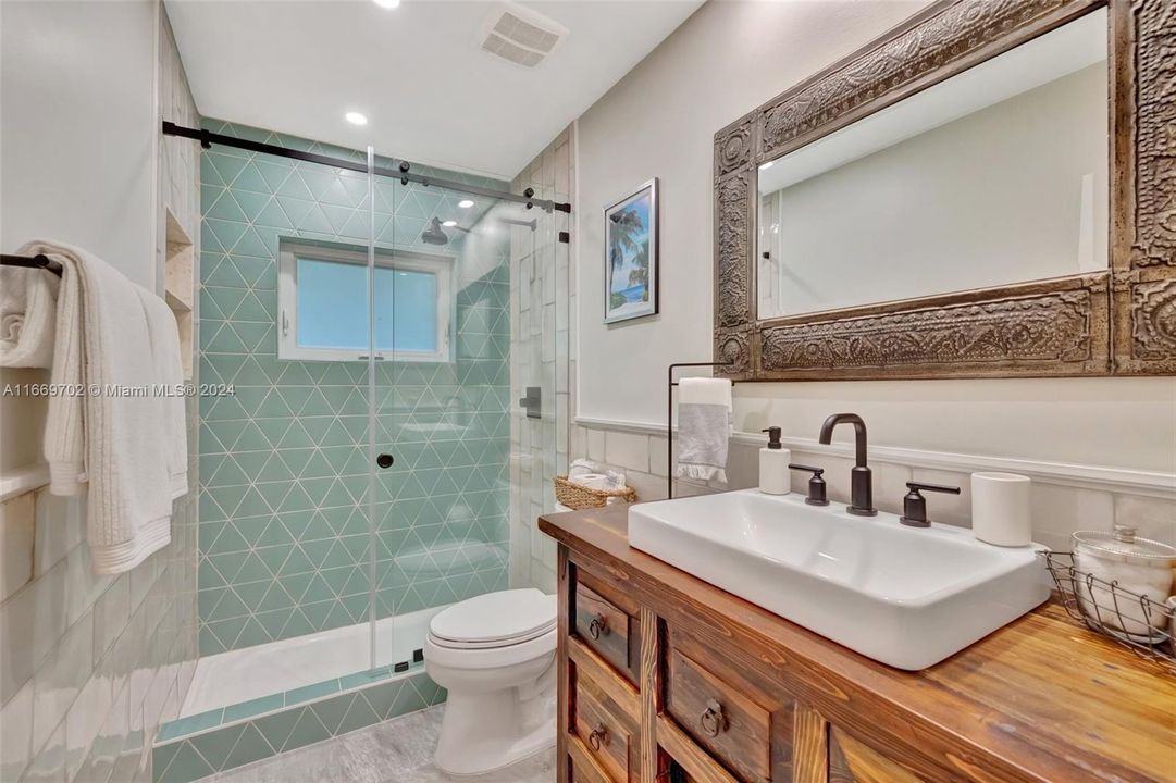 For Sale: $725,000 (2 beds, 2 baths, 1223 Square Feet)