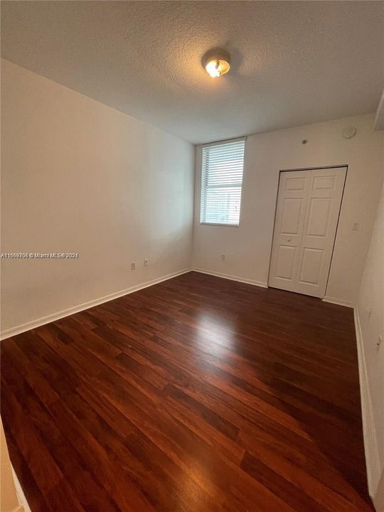 Active With Contract: $2,750 (2 beds, 2 baths, 929 Square Feet)