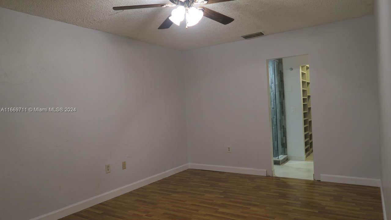 For Rent: $3,200 (3 beds, 2 baths, 1341 Square Feet)