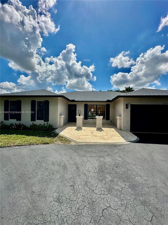 For Sale: $695,000 (4 beds, 2 baths, 1987 Square Feet)