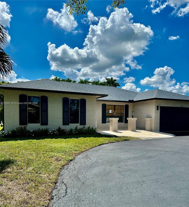 For Sale: $695,000 (4 beds, 2 baths, 1987 Square Feet)