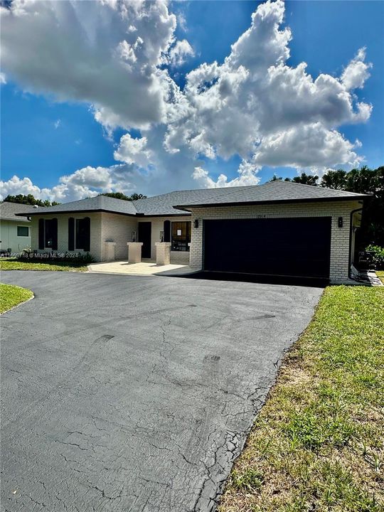 For Sale: $695,000 (4 beds, 2 baths, 1987 Square Feet)