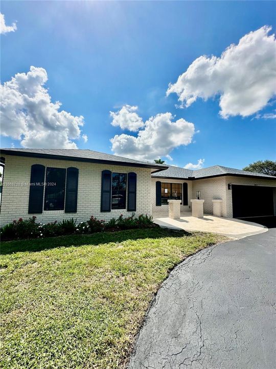 For Sale: $695,000 (4 beds, 2 baths, 1987 Square Feet)