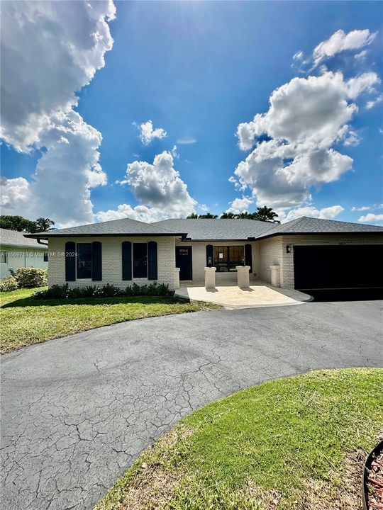 For Sale: $695,000 (4 beds, 2 baths, 1987 Square Feet)