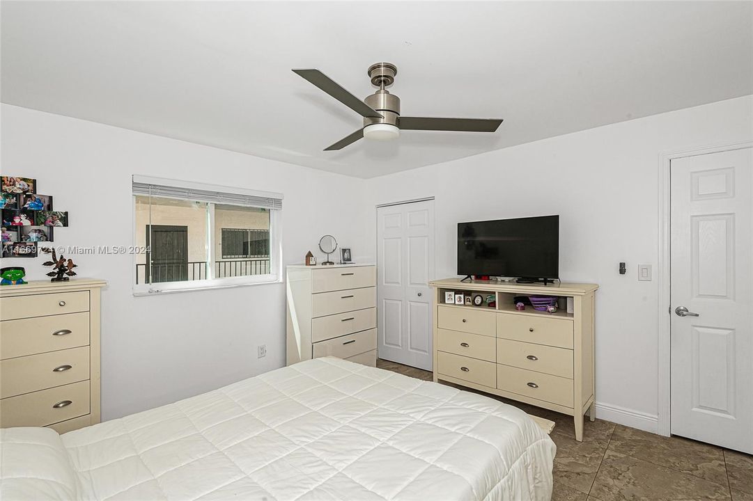 For Sale: $279,900 (2 beds, 2 baths, 890 Square Feet)