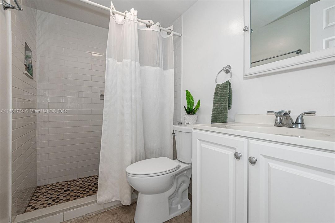 For Sale: $279,900 (2 beds, 2 baths, 890 Square Feet)