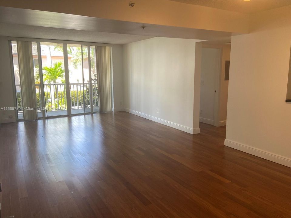 For Sale: $285,000 (2 beds, 2 baths, 1020 Square Feet)