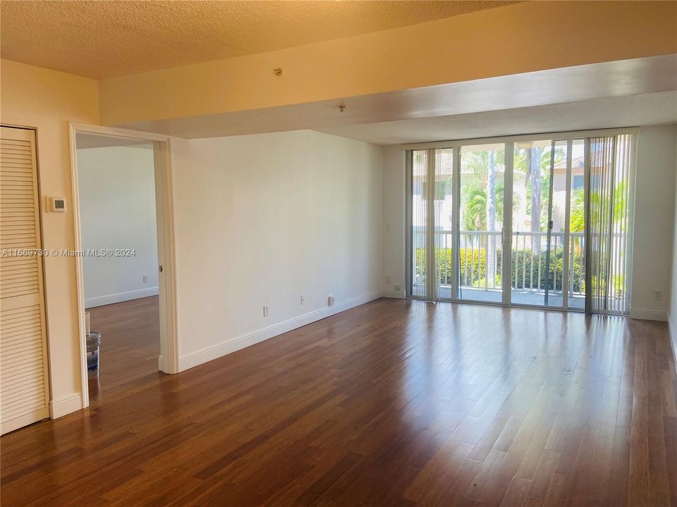 For Sale: $285,000 (2 beds, 2 baths, 1020 Square Feet)