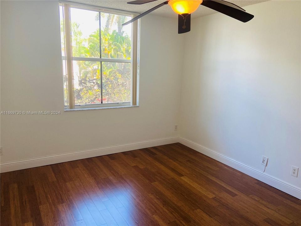 For Sale: $285,000 (2 beds, 2 baths, 1020 Square Feet)