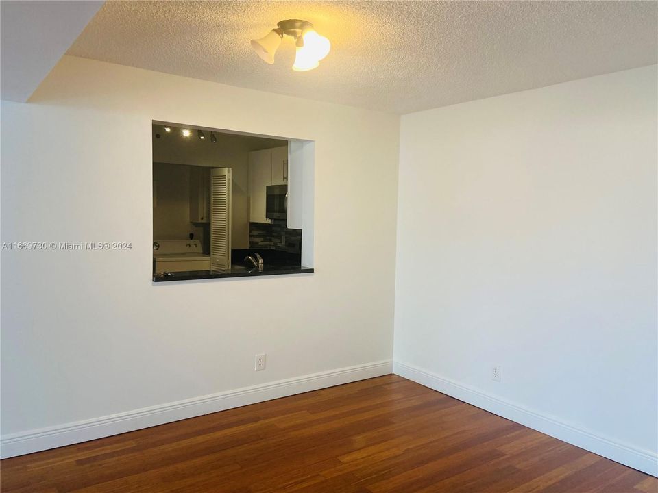 For Sale: $285,000 (2 beds, 2 baths, 1020 Square Feet)