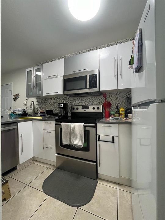 For Sale: $315,000 (2 beds, 2 baths, 870 Square Feet)