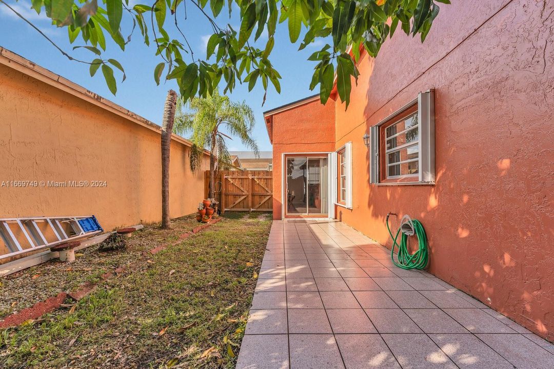 En Venta: $620,000 (3 camas, 2 baños, 1425 Pies cuadrados)