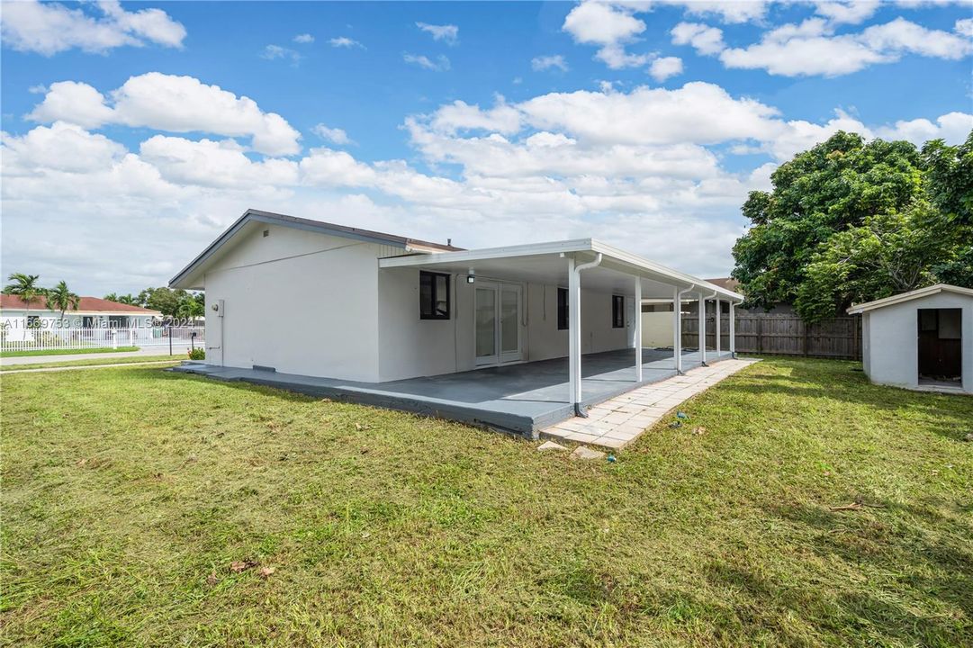 For Sale: $560,000 (3 beds, 2 baths, 1196 Square Feet)