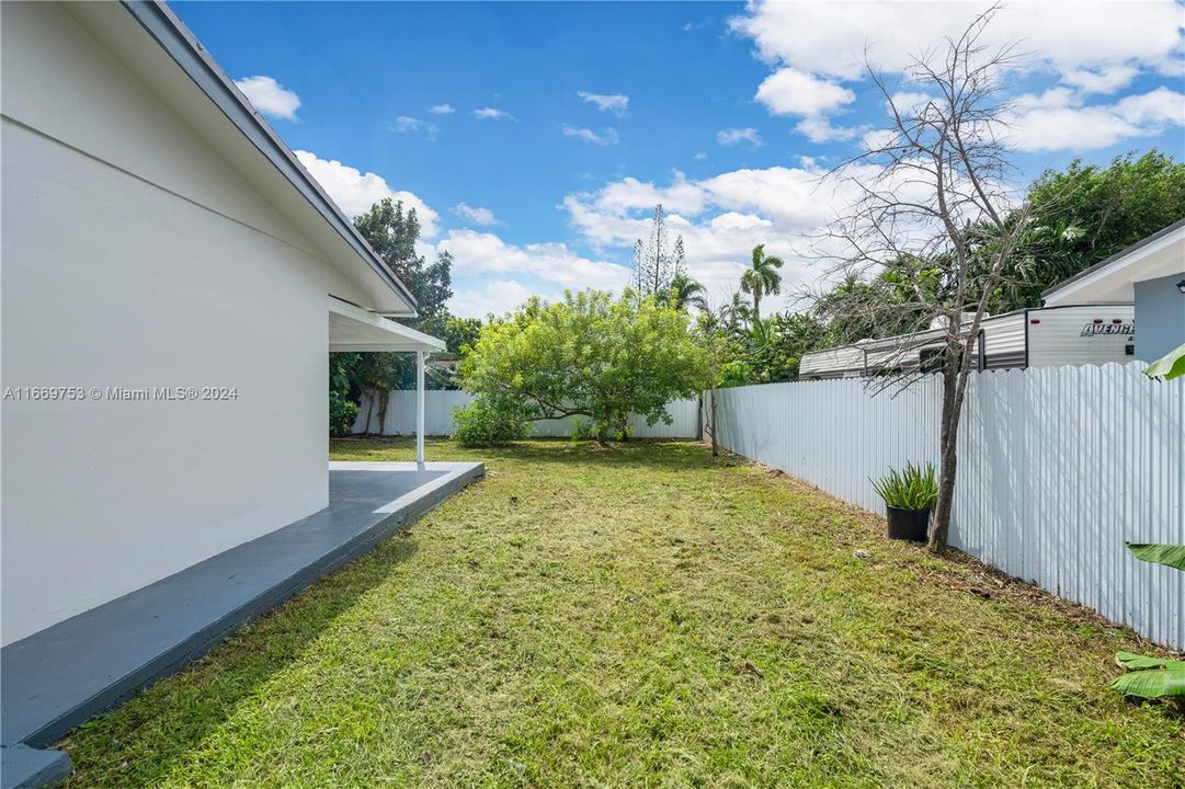 For Sale: $560,000 (3 beds, 2 baths, 1196 Square Feet)