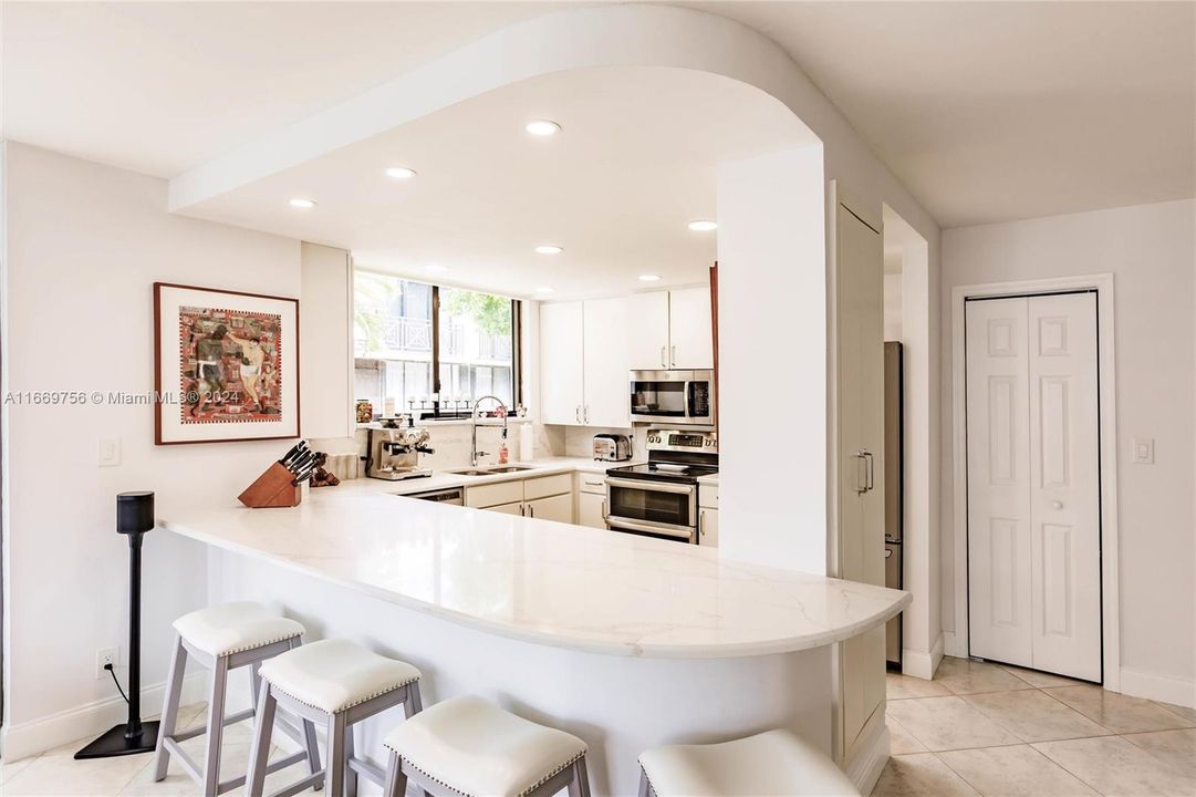 For Sale: $1,150,000 (2 beds, 2 baths, 1264 Square Feet)