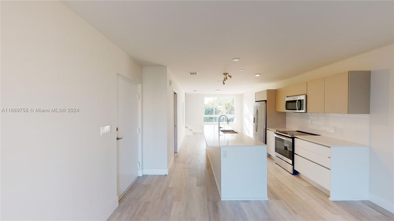 For Sale: $470,000 (2 beds, 2 baths, 1273 Square Feet)