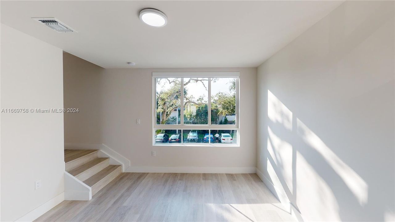 For Sale: $470,000 (2 beds, 2 baths, 1273 Square Feet)