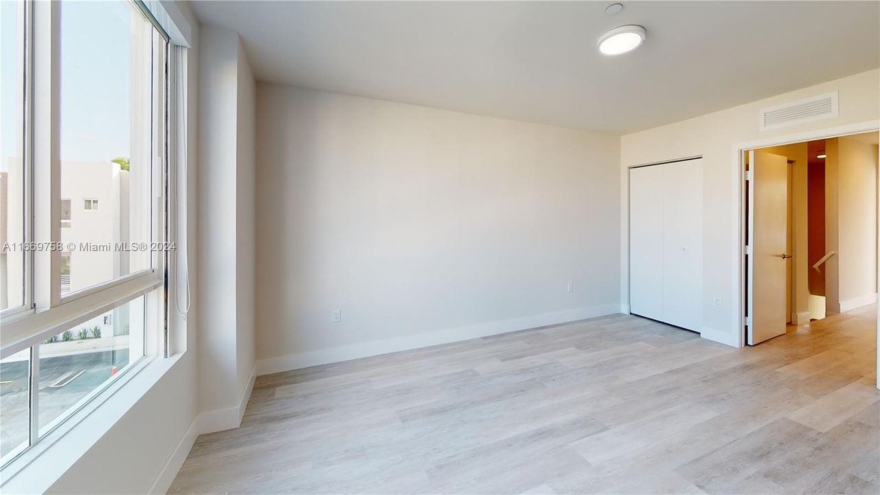 For Sale: $470,000 (2 beds, 2 baths, 1273 Square Feet)