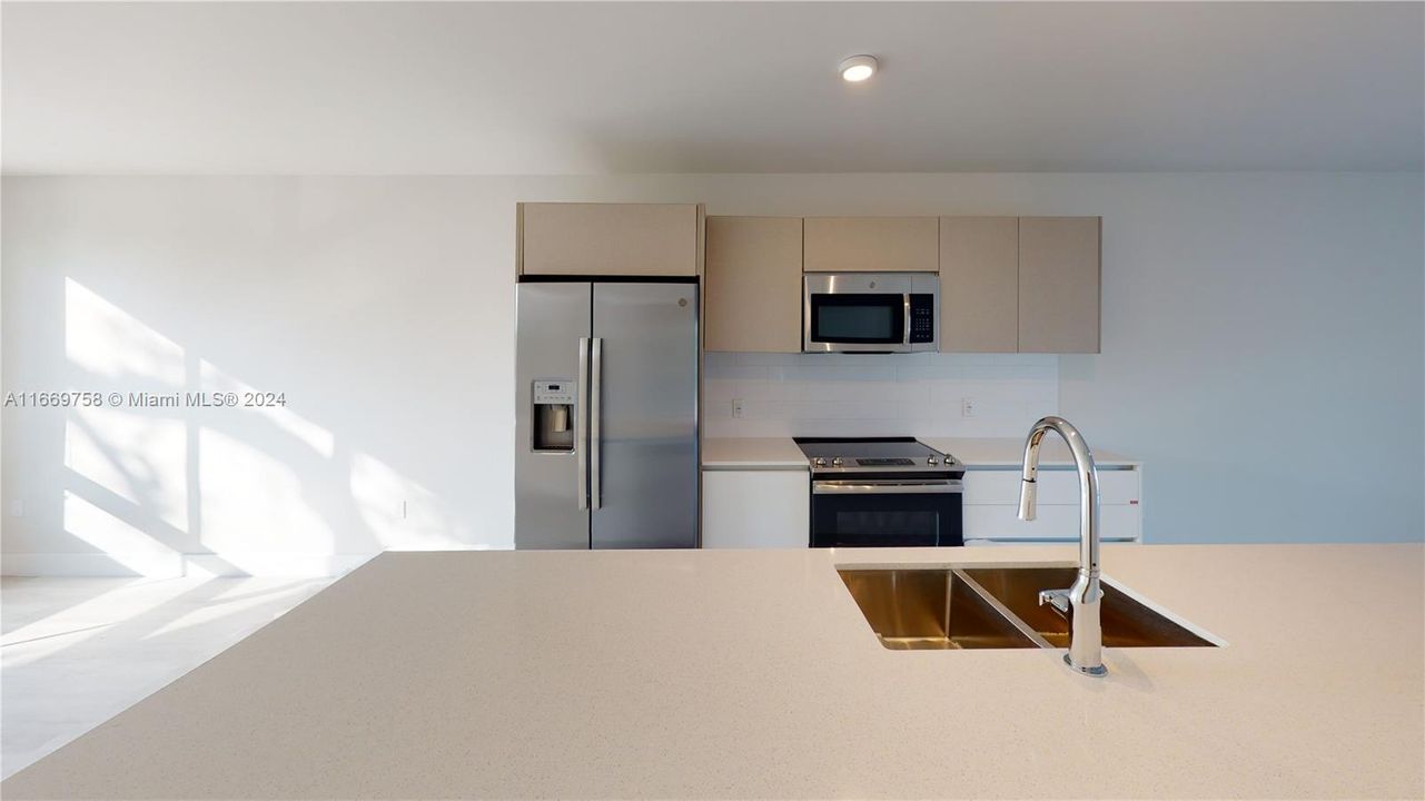 For Sale: $470,000 (2 beds, 2 baths, 1273 Square Feet)