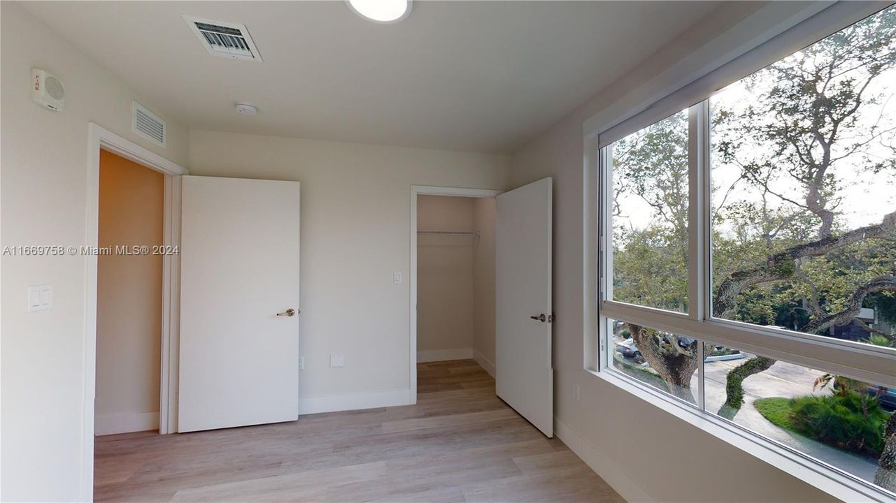 For Sale: $470,000 (2 beds, 2 baths, 1273 Square Feet)