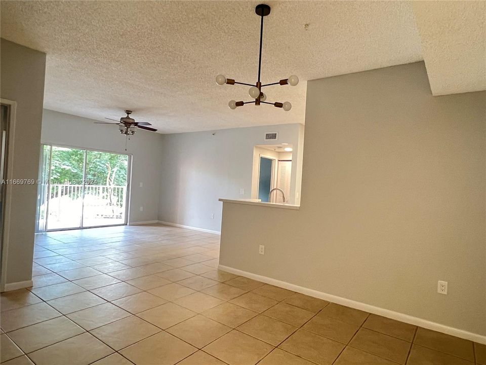 For Sale: $298,000 (2 beds, 2 baths, 1183 Square Feet)