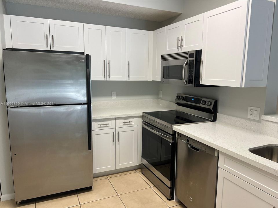 For Sale: $298,000 (2 beds, 2 baths, 1183 Square Feet)