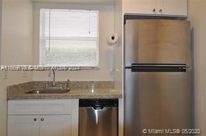 For Rent: $3,850 (2 beds, 1 baths, 875 Square Feet)