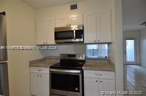 For Rent: $3,850 (2 beds, 1 baths, 875 Square Feet)