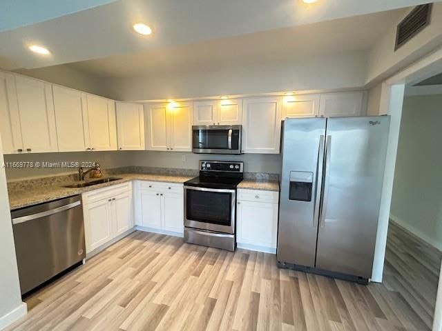 For Sale: $310,000 (2 beds, 2 baths, 1170 Square Feet)