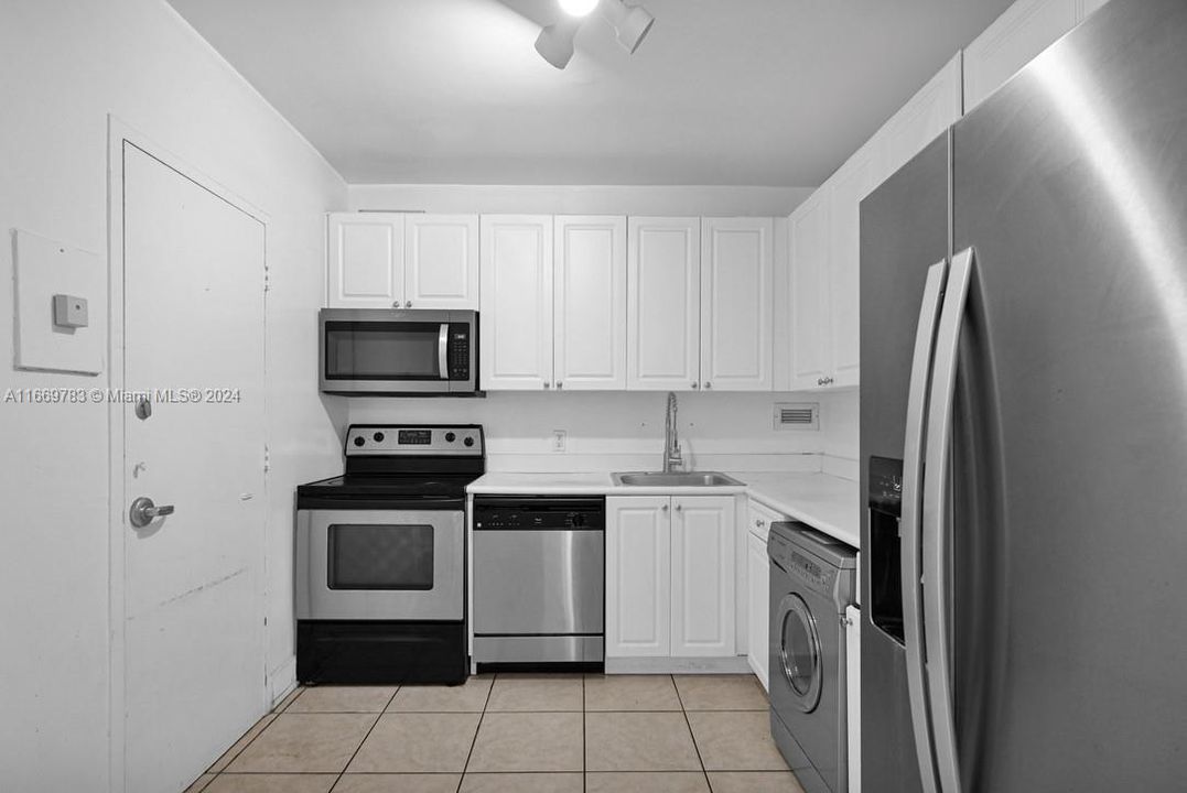 For Sale: $370,000 (2 beds, 2 baths, 1178 Square Feet)