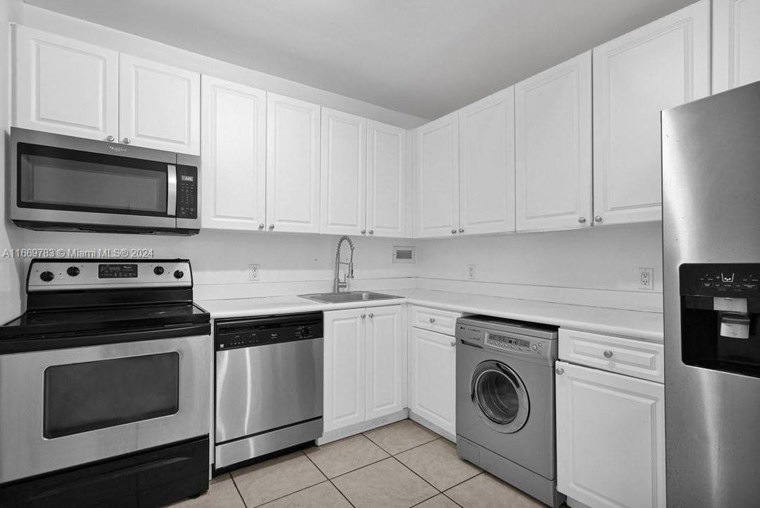 For Sale: $370,000 (2 beds, 2 baths, 1178 Square Feet)