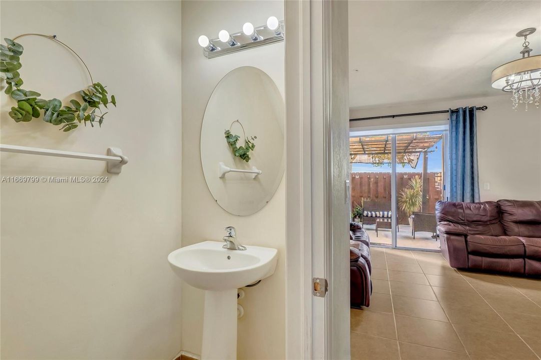 For Sale: $345,000 (3 beds, 2 baths, 1325 Square Feet)